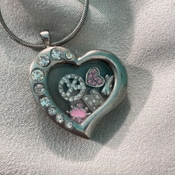 Heart shaped Charm necklace - Picture 2 of 4